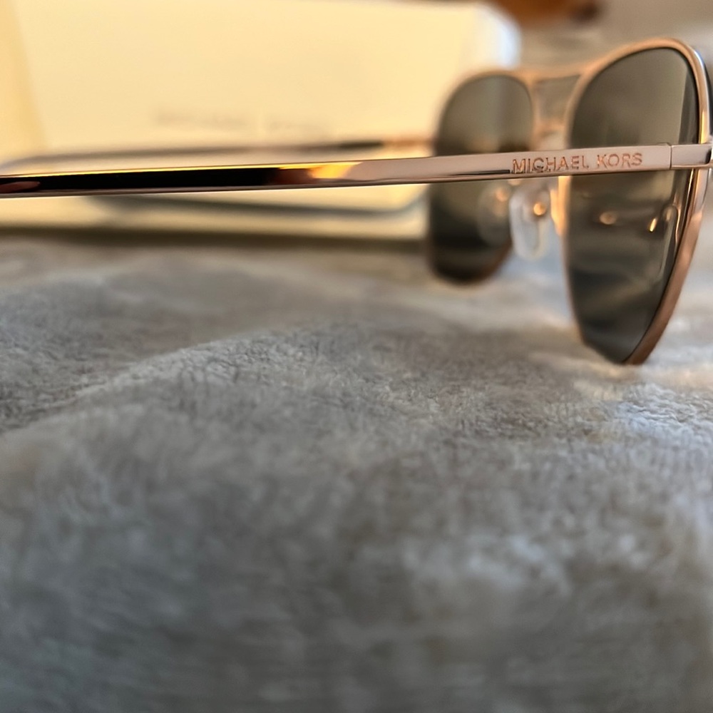 Michael Kors sun glasses - Picture 3 of 5